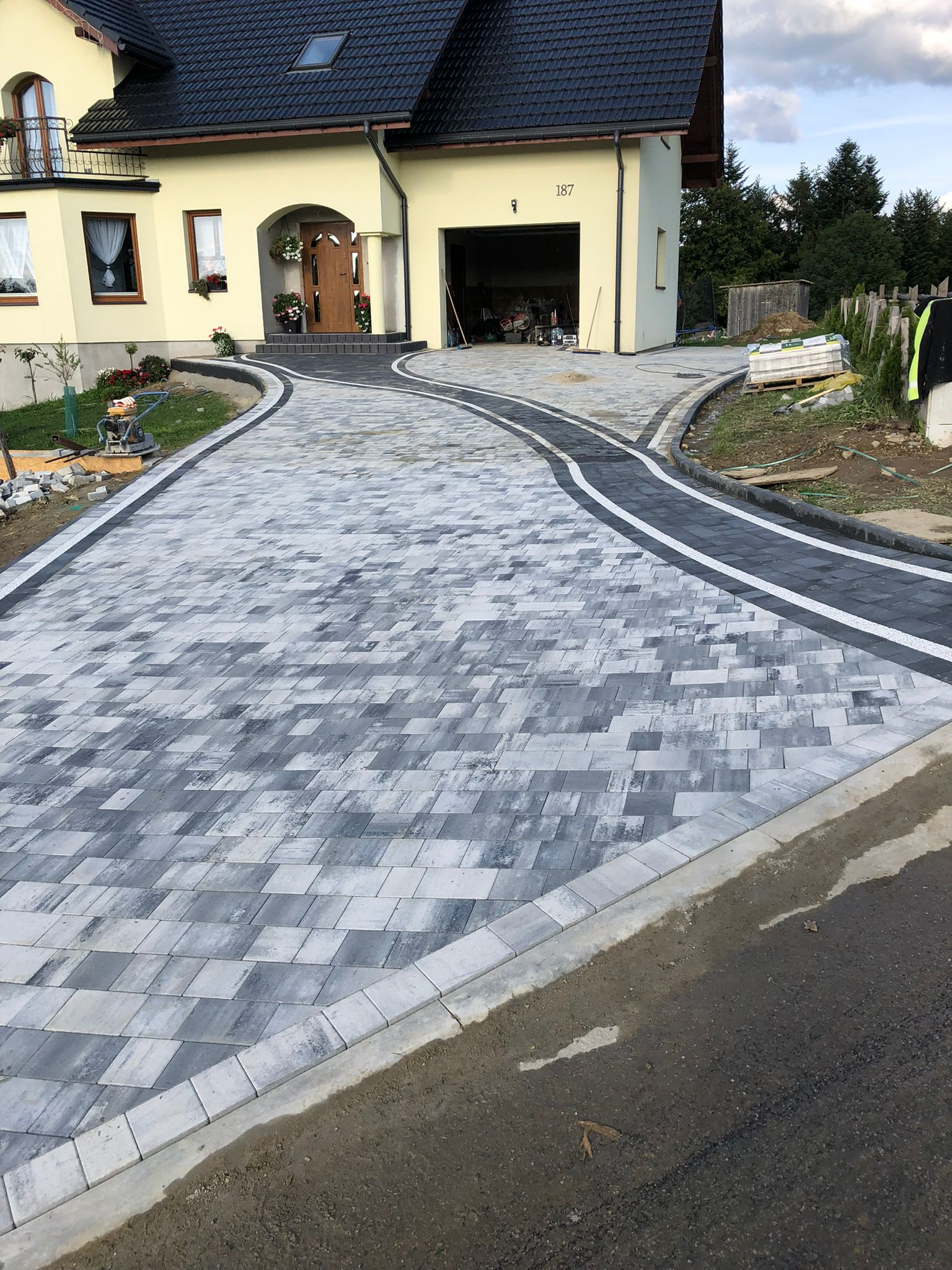 Taras i chodnik z kostki brukowej DAW-BRUK