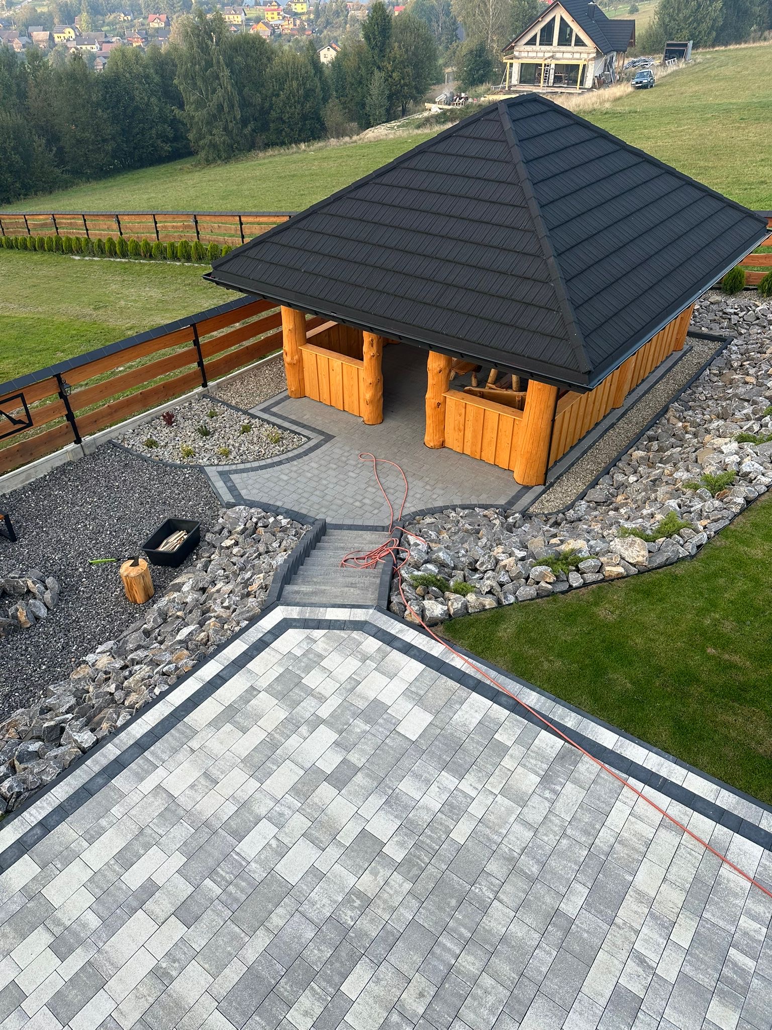 Gotowa realizacja kostki brukowej i zagospodarowania terenu z lotu ptaka DAW-BRUK